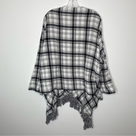 Torrid Black White Gray Wrap Cardigan - Picture 12 of 16